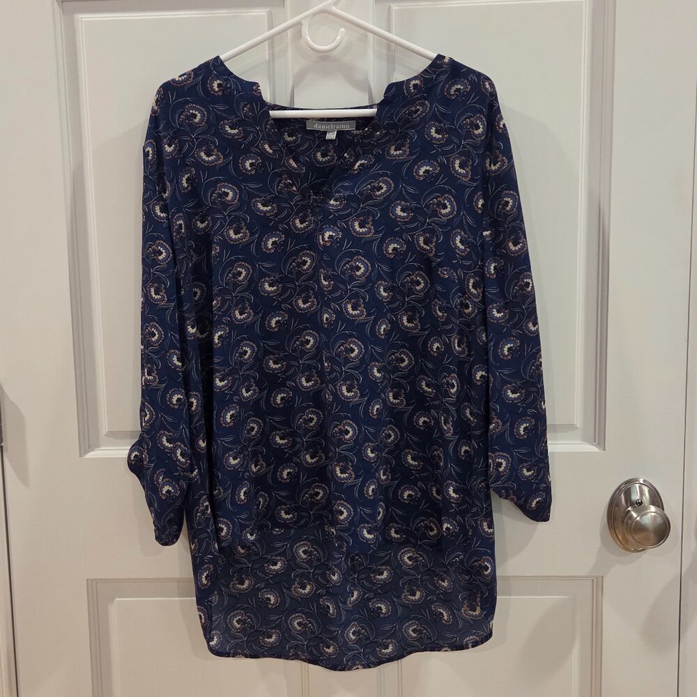 Daniel Rainn Navy Paisley V-Neck 3/4 Sleeve Blouse